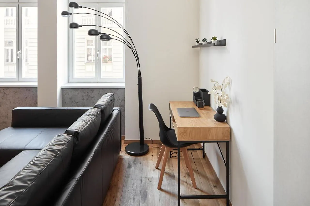 Prague Days - Stylish Apartment - Workspace